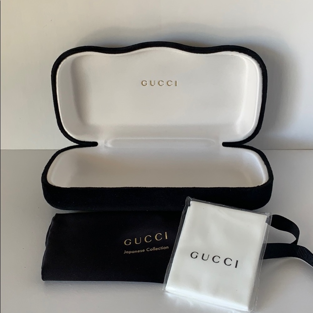 New Gucci sunglass case black velvet & silky bag